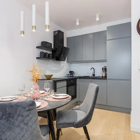 Westin House By Renters Aparthotel